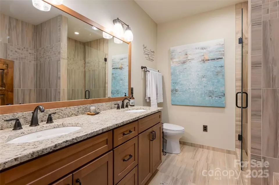 Bath - 24 Snow Ridge Dr, Hendersonville, NC 28792 photo 2 of 4