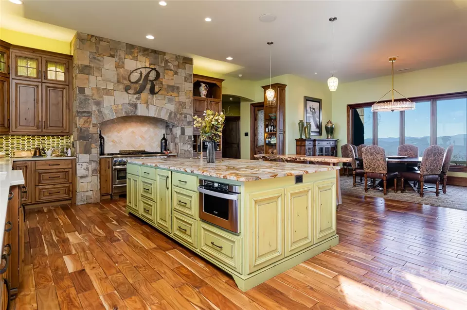 Kitchen - 24 Snow Ridge Dr, Hendersonville, NC 28792 photo 6 of 9