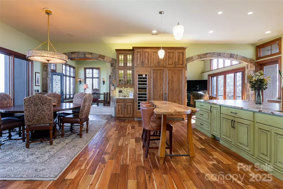 Kitchen - 24 Snow Ridge Dr, Hendersonville, NC 28792 photo 7 of 9