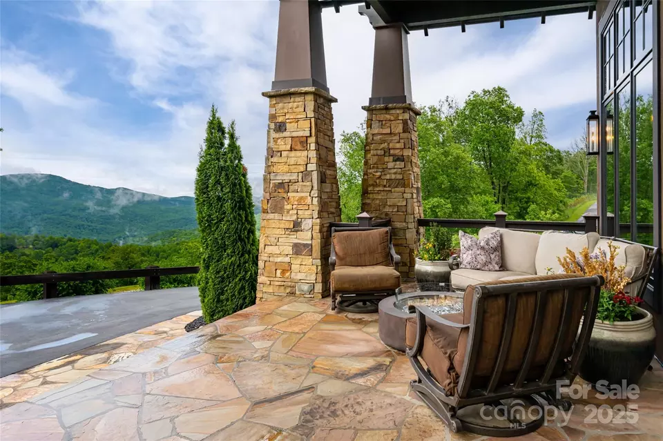Exterior - 24 Snow Ridge Dr, Hendersonville, NC 28792 photo 3 of 8
