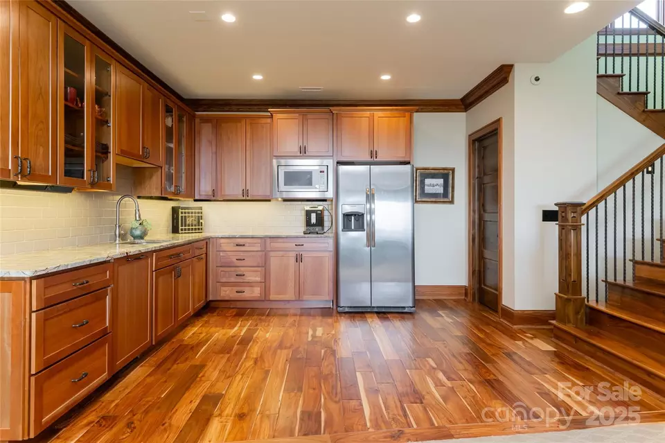 Kitchen - 24 Snow Ridge Dr, Hendersonville, NC 28792 photo 8 of 9