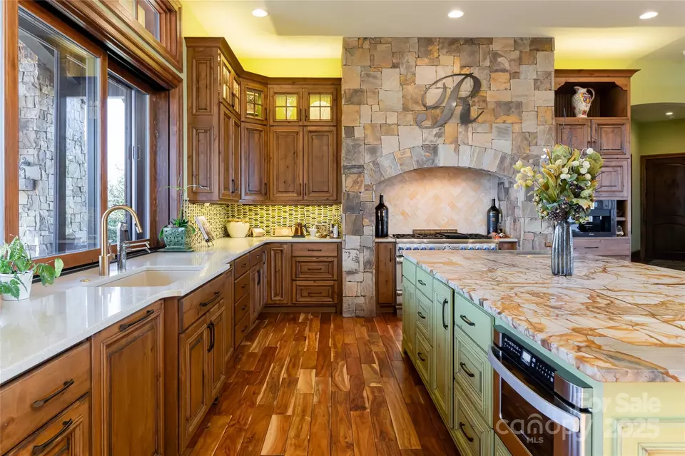 Kitchen - 24 Snow Ridge Dr, Hendersonville, NC 28792 photo 4 of 9
