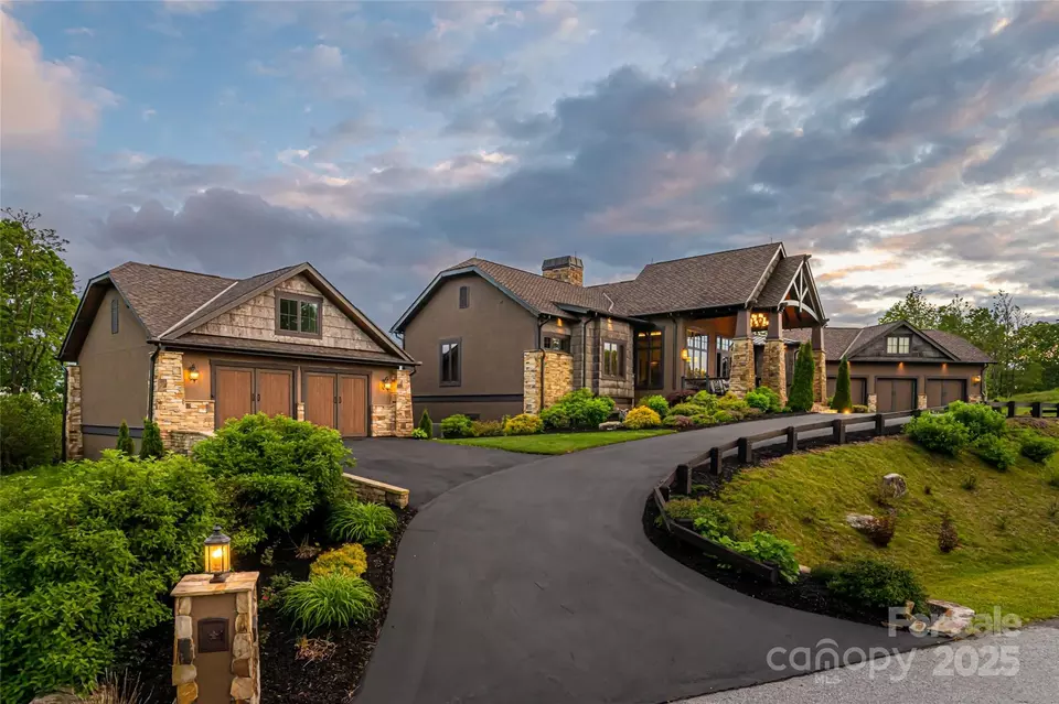 Exterior - 24 Snow Ridge Dr, Hendersonville, NC 28792 photo 1 of 8
