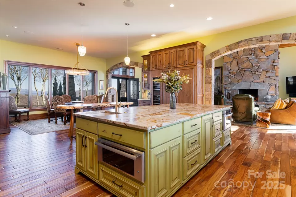 Kitchen - 24 Snow Ridge Dr, Hendersonville, NC 28792 photo 5 of 9