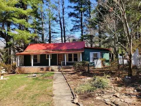 28 Plemmons St, Canton, NC 28716