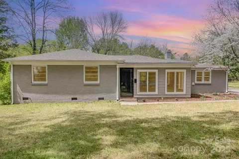 5323 Hilltop Cir, Charlotte, NC 28269