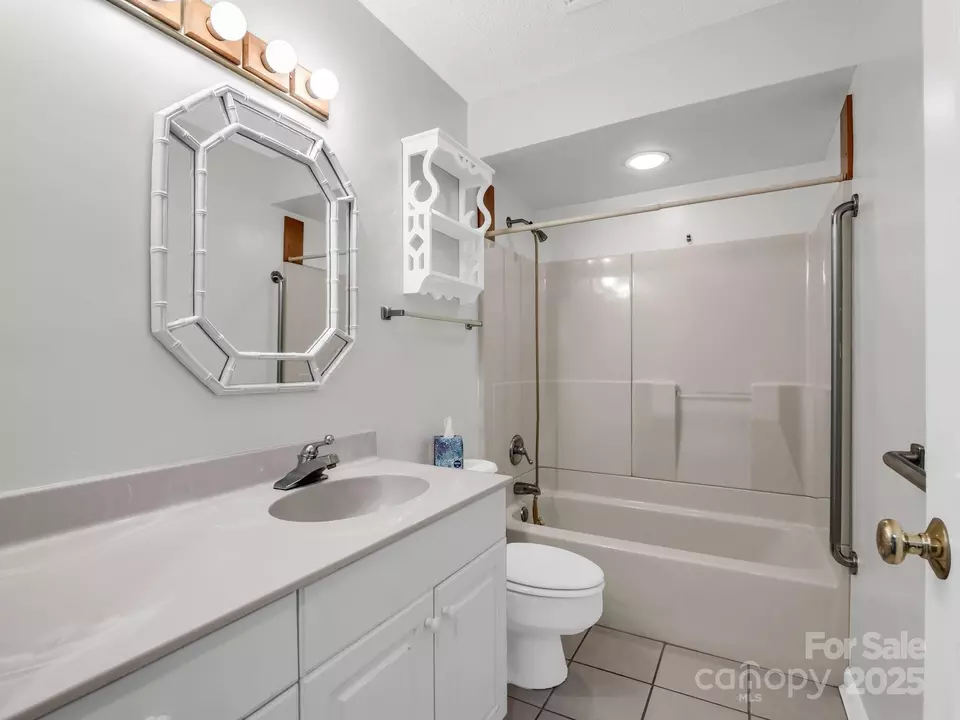 Bath - 31 Hunting Country Trl, Tryon, NC 28782 photo 3 of 4