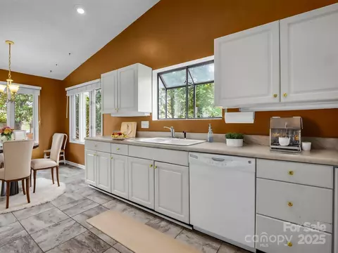 Kitchen - 31 Hunting Country Trl, Tryon, NC 28782 photo 1 of 4