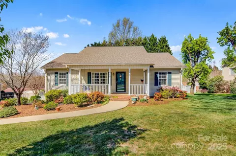 10 Fox Ridge Dr, Granite Falls, NC 28630
