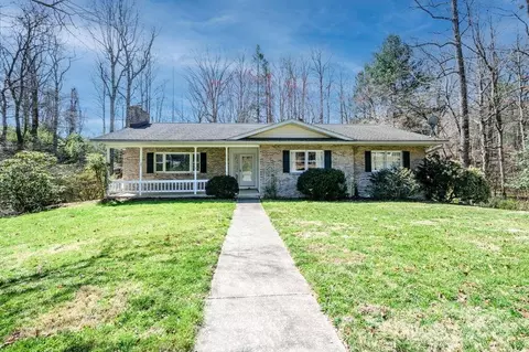 25 Apple Creek Ln, Hendersonville, NC 28792