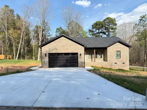1112 Sedgewood Ln, Lincolnton, NC 28092