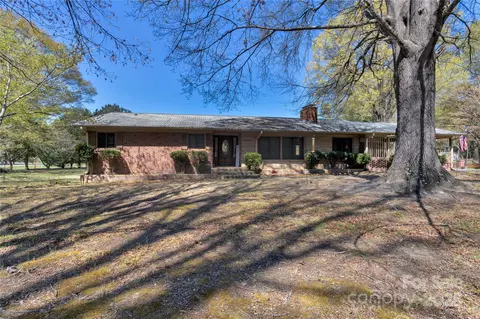 3609 Southwood Dr, Gastonia, NC 28056