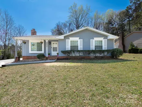8432 Strider Dr, Charlotte, NC 28212