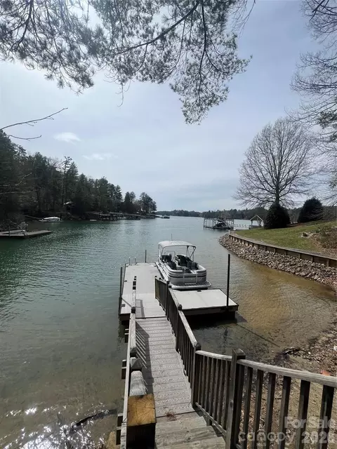 1600 Lillians Point 33 Ct #33, Morganton, NC 28655