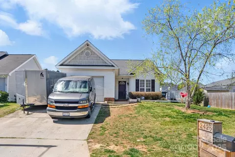 2425 Barkers Ridge Dr, Bessemer City, NC 28016