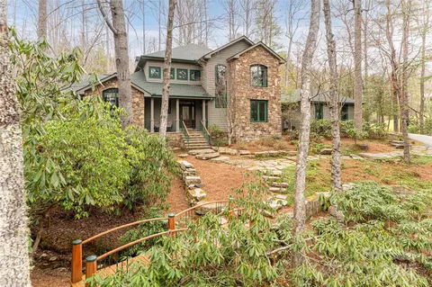 212 Shadybrook Trl, Hendersonville, NC 28739