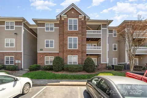 9810 Campus Walk G Ln #G, Charlotte, NC 28262
