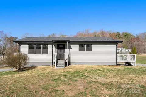 243 Salisbury Rd, Hendersonville, NC 28792