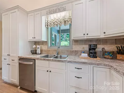 Kitchen - 153 Trinity Dr, Clyde, NC 28721 photo 4 of 5