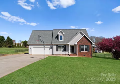 238 Lippard Springs Cir, Statesville, NC 28677