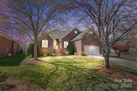10436 Misty Ridge Ln, Charlotte, NC 28277