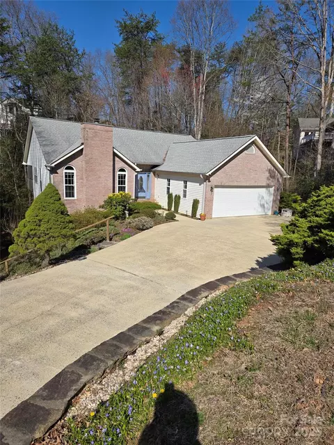 98 Eastmoor Dr, Asheville, NC 28805
