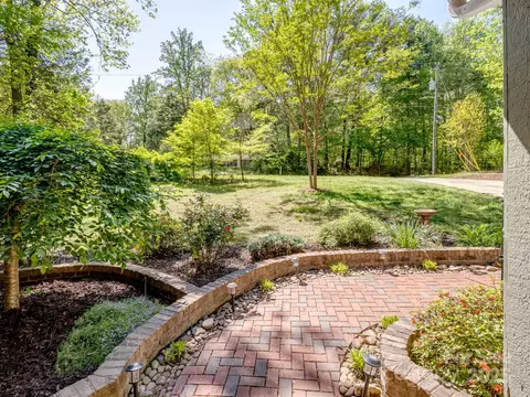 7624 Cedarbrook Dr, Charlotte, NC 28215