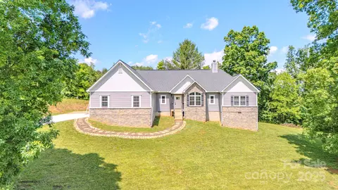 21 Willie Ln, Weaverville, NC 28787