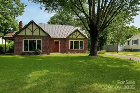 634 Rutherford S Rd S, Marion, NC 28752