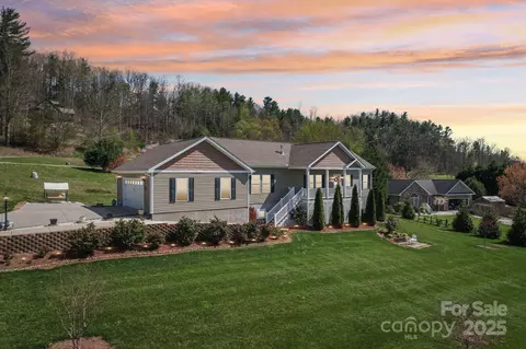 138 Lone Laurel Trl, Hendersonville, NC 28792