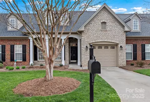 302 Pelican Ln, Clemmons, NC 27012