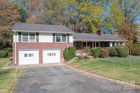 521 Hawthorne Ln, Gastonia, NC 28054