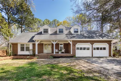 5013 Cedar Forest Dr, Charlotte, NC 28226