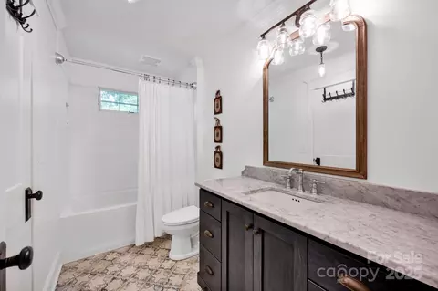 Bath - 411 Walnut St, Davidson, NC 28036 photo 5 of 6