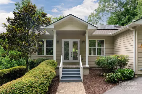 15 Falcon Crest Dr, Fairview, NC 28730