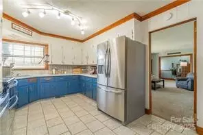 Kitchen - 3526 Harmony Hwy, Harmony, NC 28634 photo 1 of 2