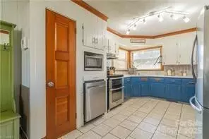 Kitchen - 3526 Harmony Hwy, Harmony, NC 28634 photo 2 of 2