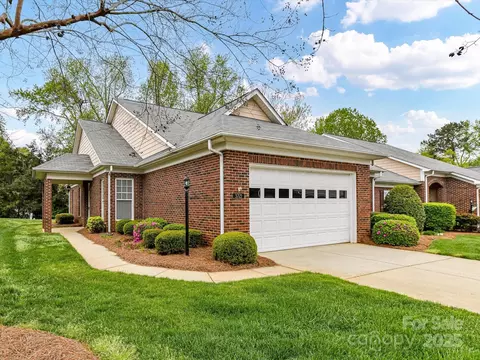 3721 Oak View Ct, Matthews, NC 28105