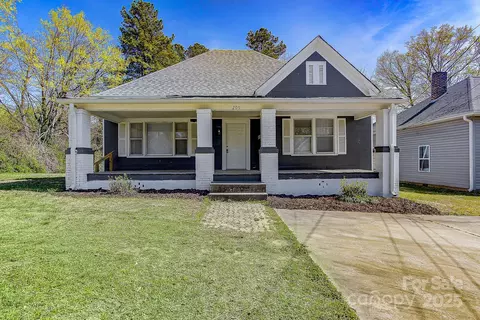 209 N Yadkin Ave, Spencer, NC 28159