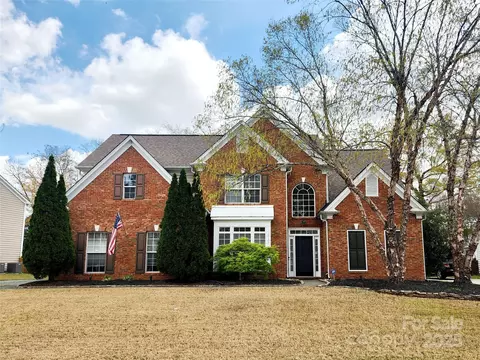 10729 Knight Castle Dr, Charlotte, NC 28277