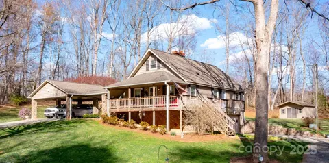 152 Holiday Ln, Mount Airy, NC 27030