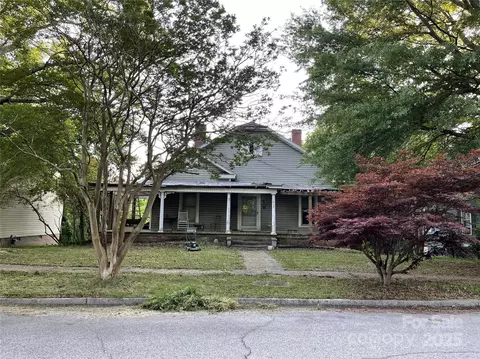 613 E 5th St, Lumberton, NC 28358
