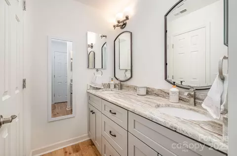 Bath - 336 Northwest Dr, Davidson, NC 28036 photo 1 of 2