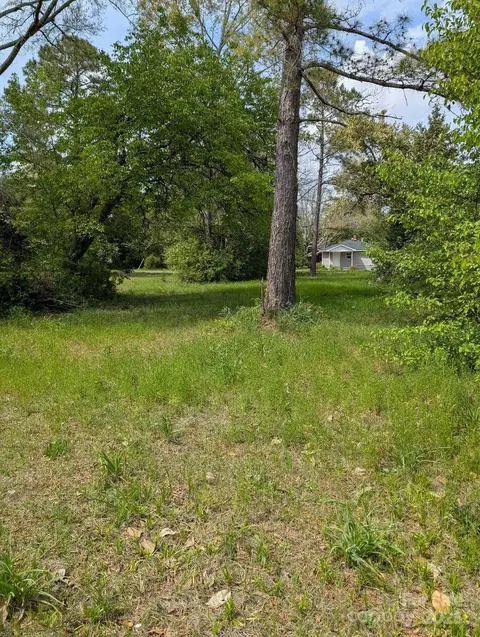 332 Marion Ave, Hartsville, SC 29551