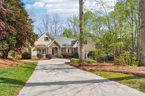176 Sunset Bay Dr, Troutman, NC 28166