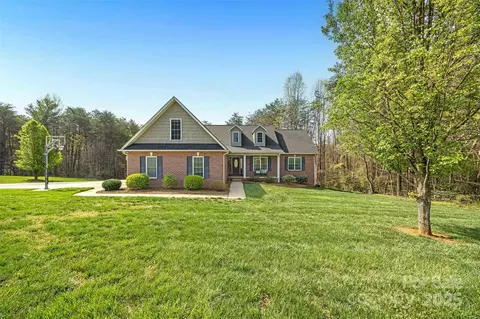 16 Shadow Dr, Taylorsville, NC 28681