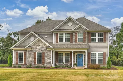 8011 Caliterra Dr, Charlotte, NC 28227