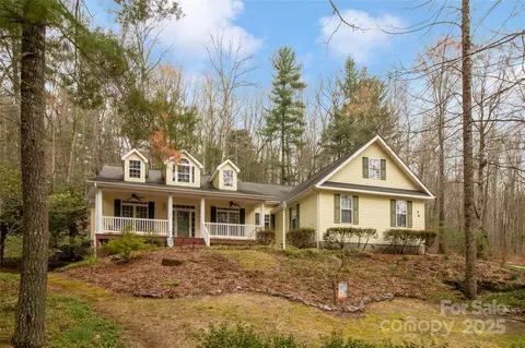 74 Old Logging Trl, Hendersonville, NC 28739