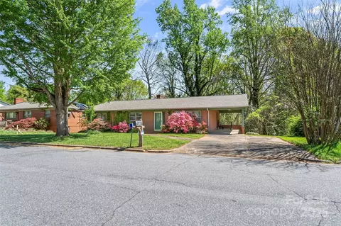 415 Alexander Ave, Morganton, NC 28655