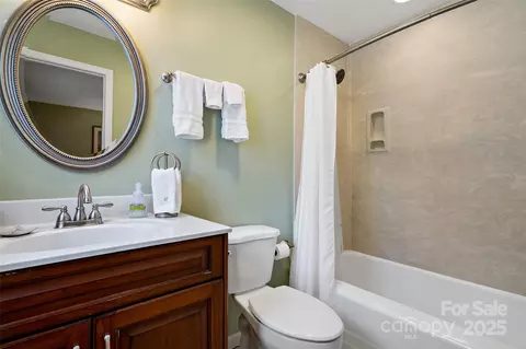 Bath - 100 Summit St, Marion, NC 28752 photo 2 of 4